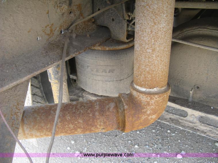 image for item K8730 1995 International 9400 vacuum truck