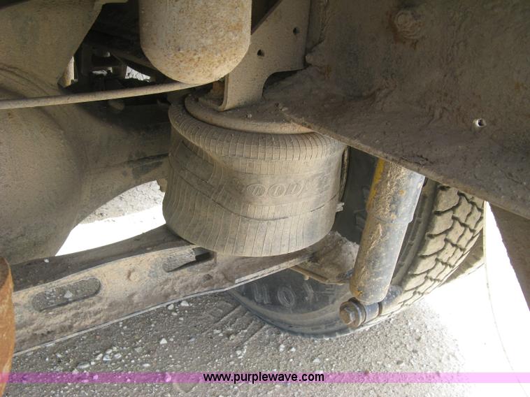 image for item K8730 1995 International 9400 vacuum truck