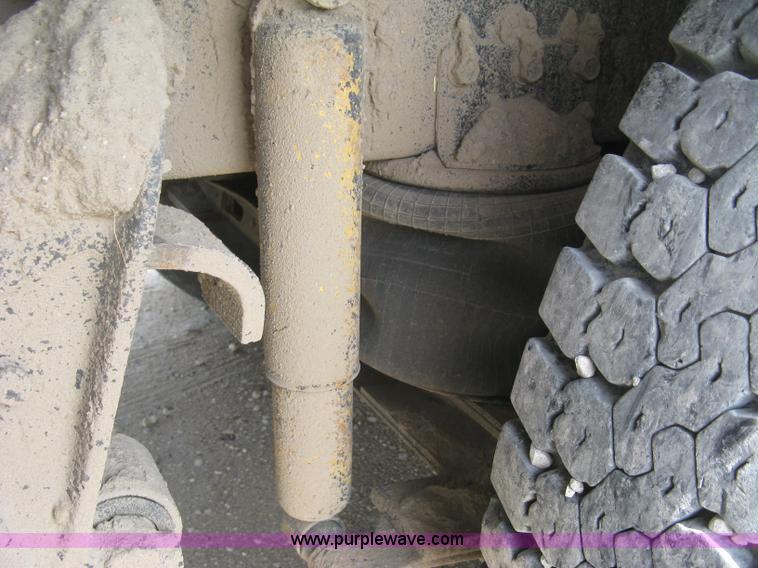 image for item K8730 1995 International 9400 vacuum truck