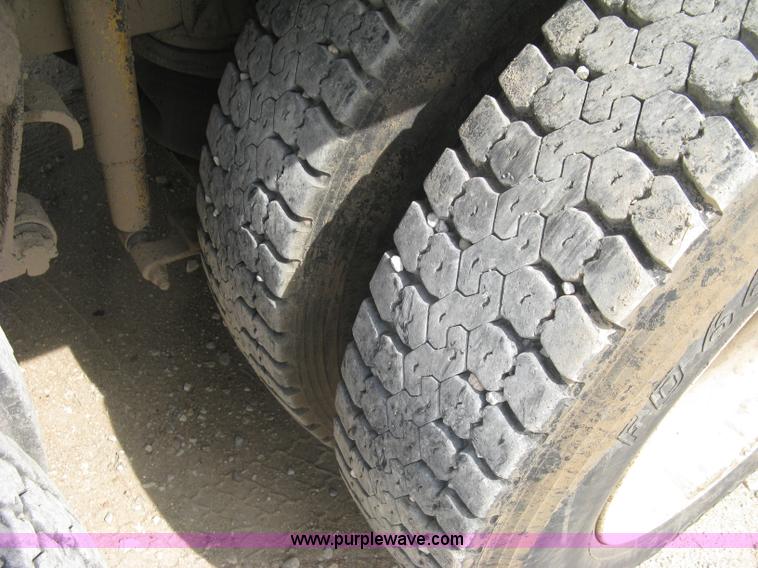 image for item K8730 1995 International 9400 vacuum truck