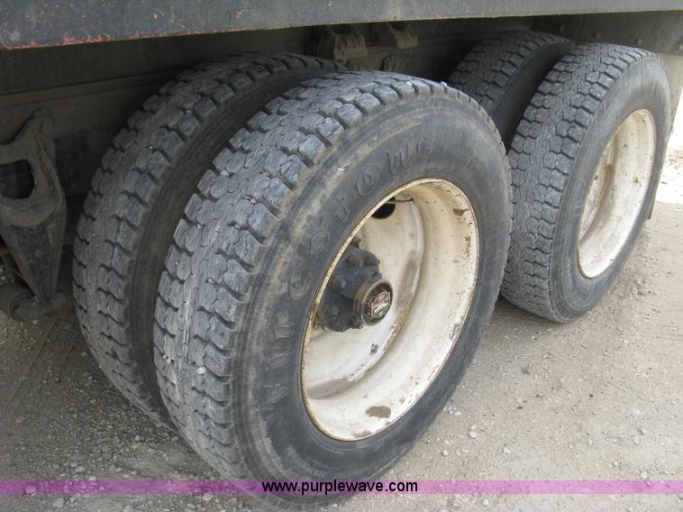 image for item K8730 1995 International 9400 vacuum truck