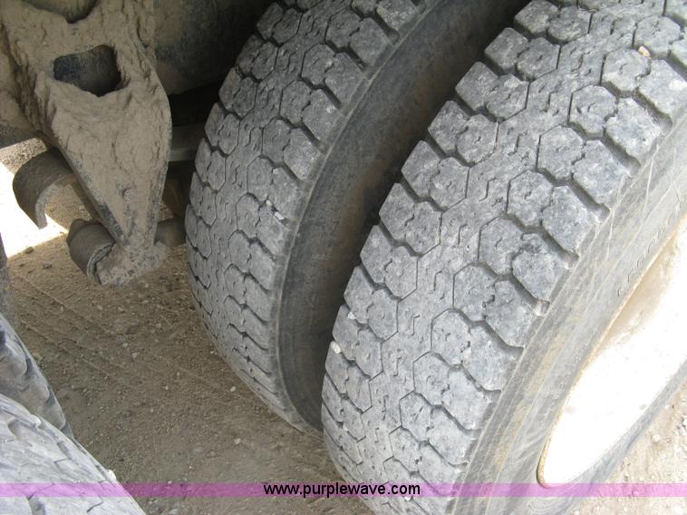 image for item K8730 1995 International 9400 vacuum truck