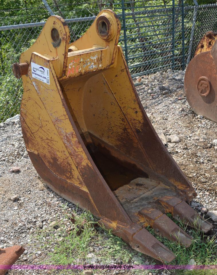 image for item L3485 24"W backhoe bucket