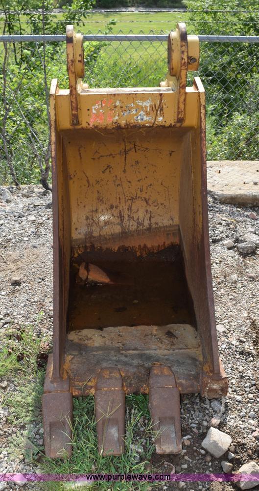 image for item L3485 24"W backhoe bucket