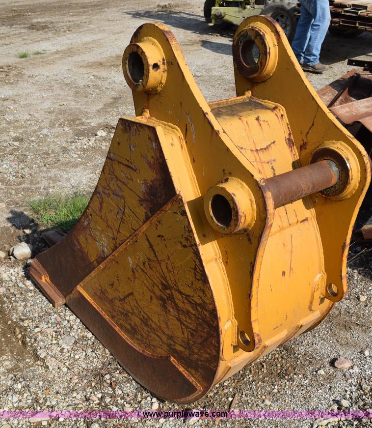 image for item L3485 24"W backhoe bucket