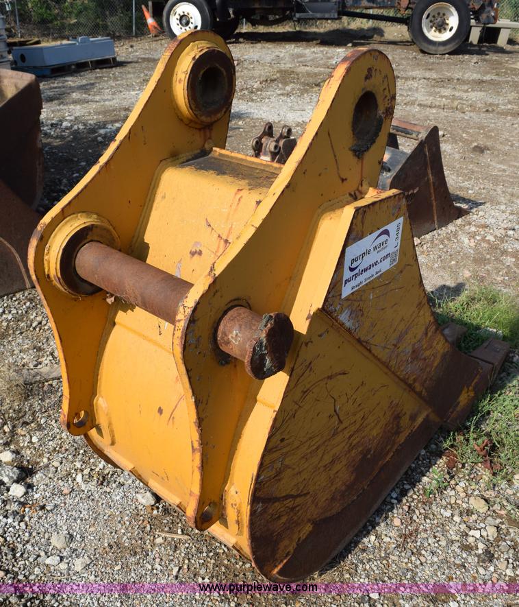 image for item L3485 24"W backhoe bucket