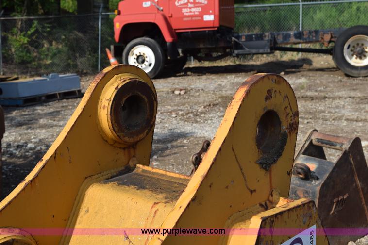 image for item L3485 24"W backhoe bucket