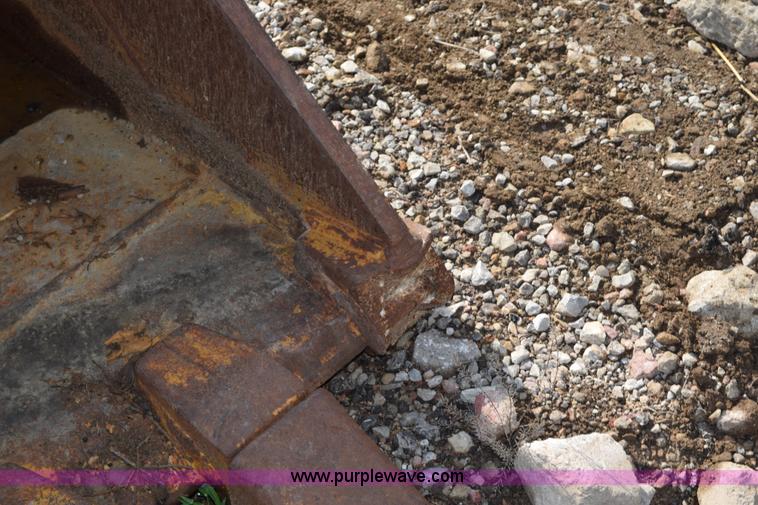 image for item L3485 24"W backhoe bucket