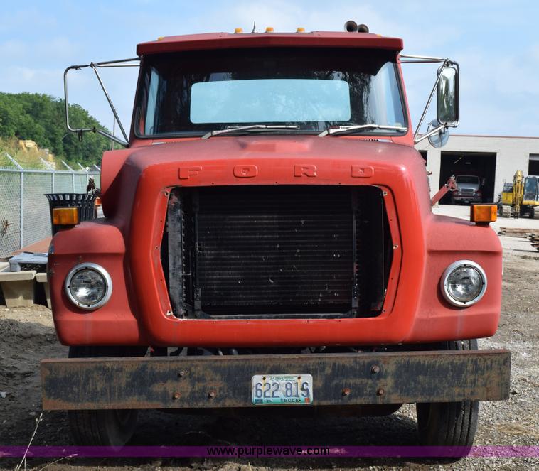 image for item L3486 1982 Ford LN9000 truck chassis