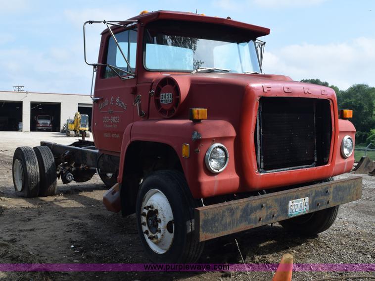 image for item L3486 1982 Ford LN9000 truck chassis