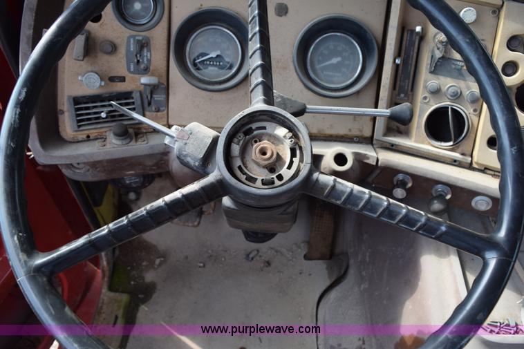 image for item L3486 1982 Ford LN9000 truck chassis