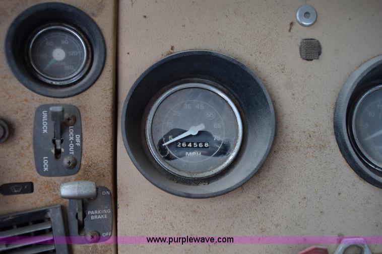 image for item L3486 1982 Ford LN9000 truck chassis