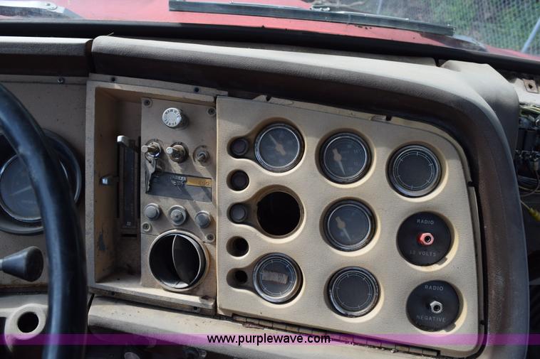 image for item L3486 1982 Ford LN9000 truck chassis