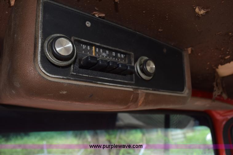 image for item L3486 1982 Ford LN9000 truck chassis