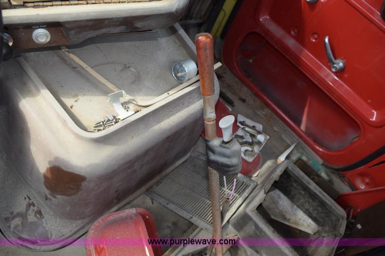 image for item L3486 1982 Ford LN9000 truck chassis