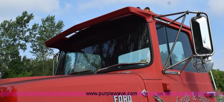 image for item L3486 1982 Ford LN9000 truck chassis