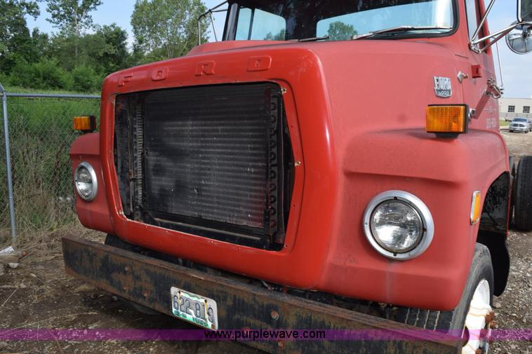 image for item L3486 1982 Ford LN9000 truck chassis