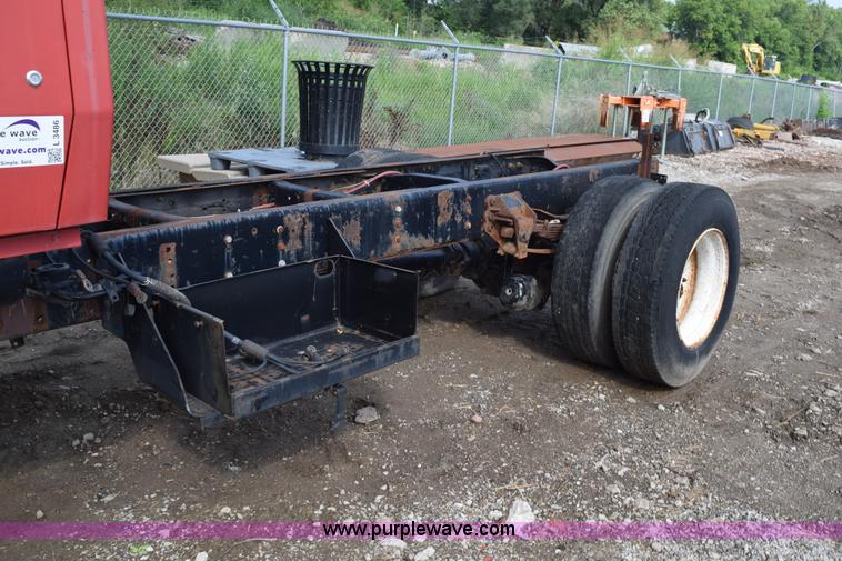 image for item L3486 1982 Ford LN9000 truck chassis