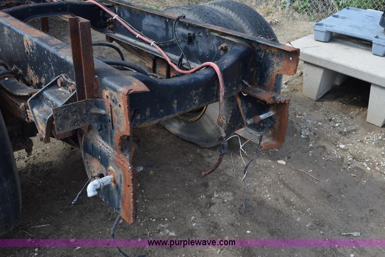 image for item L3486 1982 Ford LN9000 truck chassis