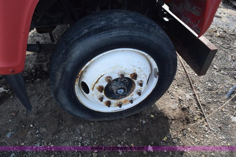 image for item L3486 1982 Ford LN9000 truck chassis