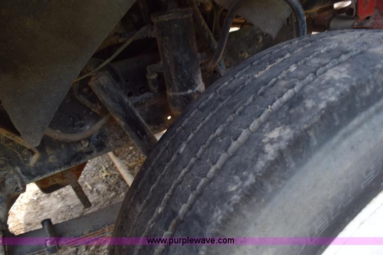 image for item L3486 1982 Ford LN9000 truck chassis