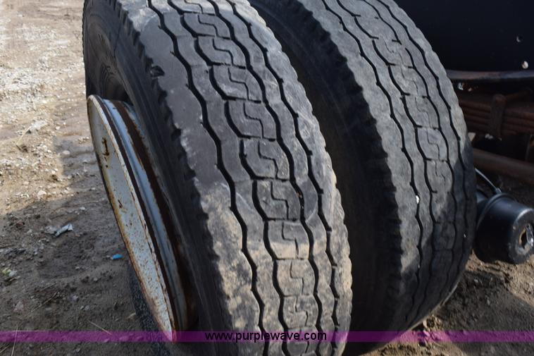 image for item L3486 1982 Ford LN9000 truck chassis