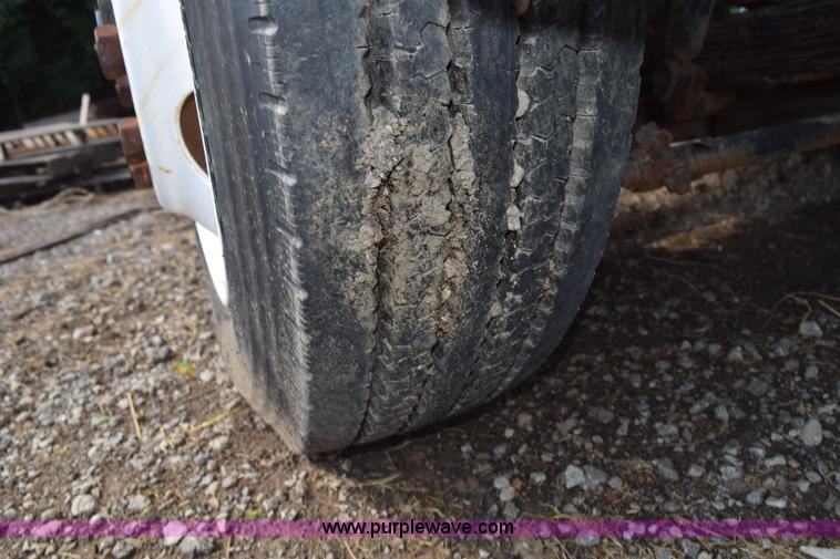 image for item L3486 1982 Ford LN9000 truck chassis