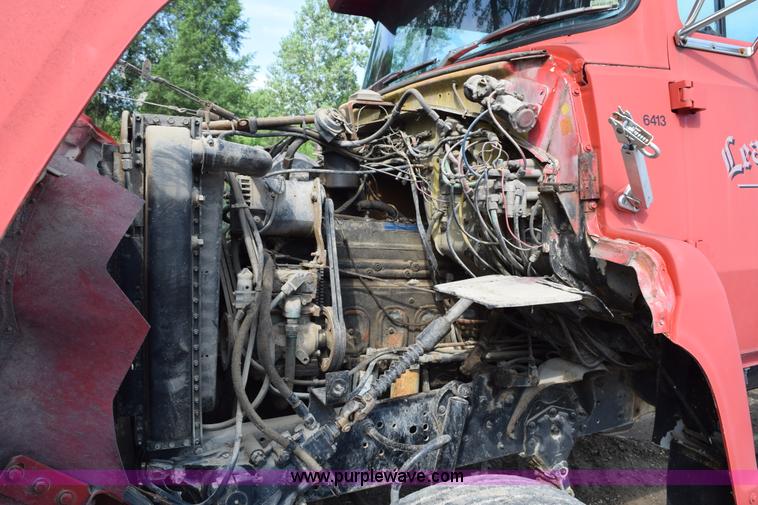 image for item L3486 1982 Ford LN9000 truck chassis