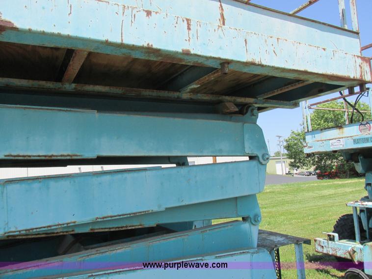 image for item L4009 Condor 4887 scissor lift