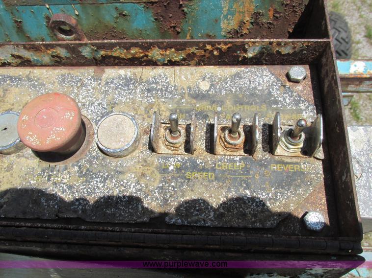 image for item L4009 Condor 4887 scissor lift