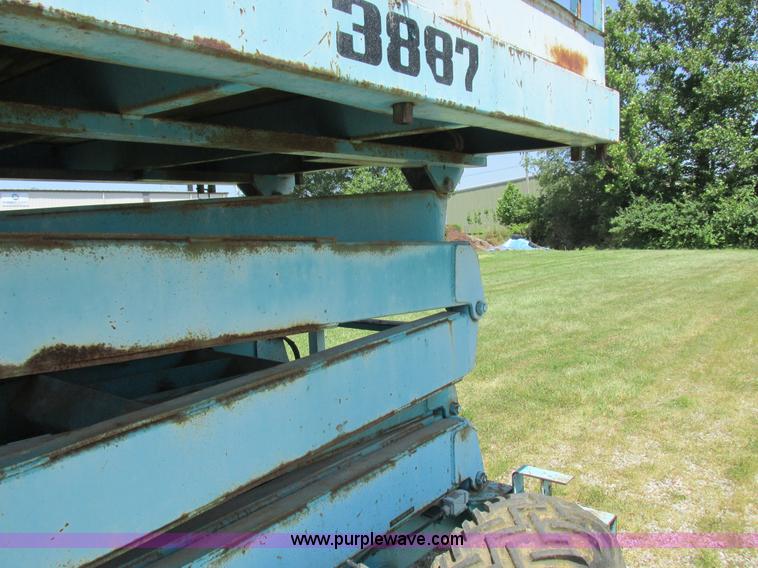 image for item L4010 Condor 3887 scissor lift