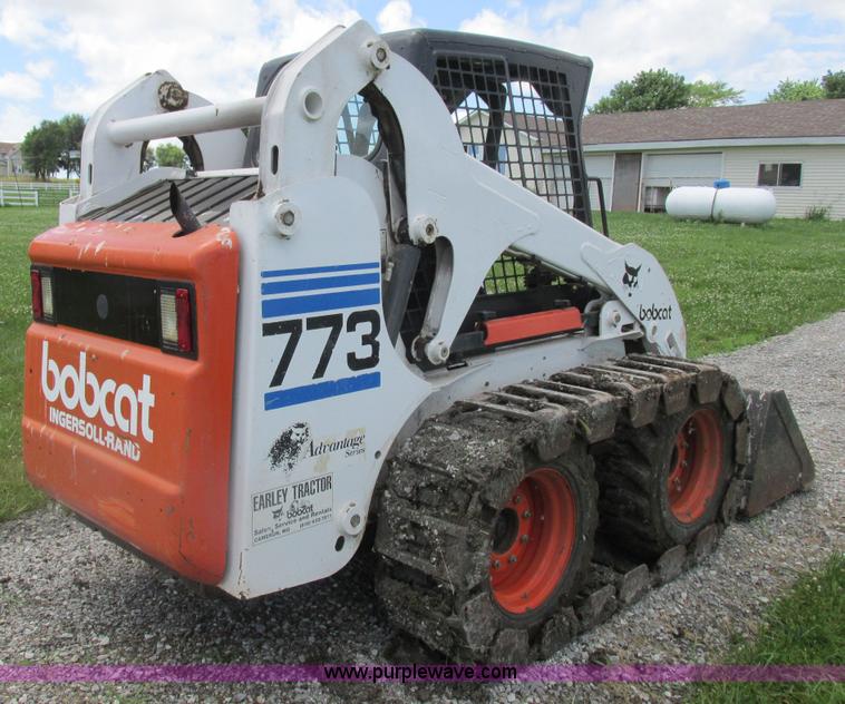 image for item L4012 2000 Bobcat 773 skid steer