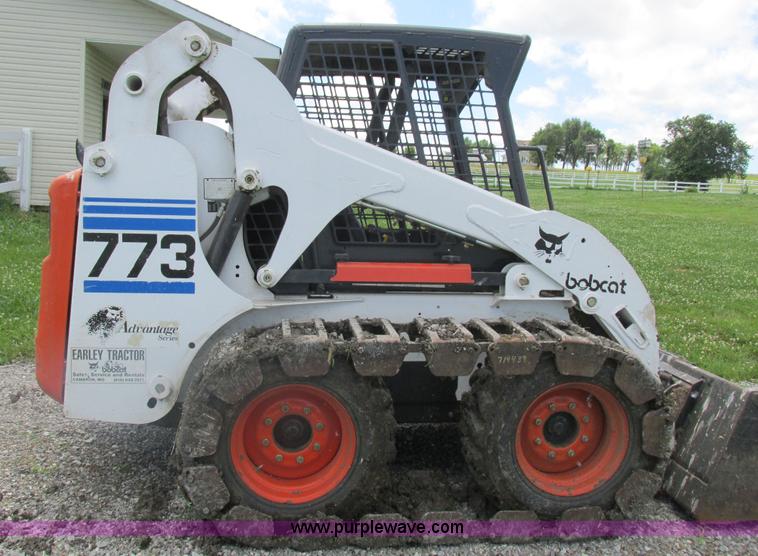 image for item L4012 2000 Bobcat 773 skid steer