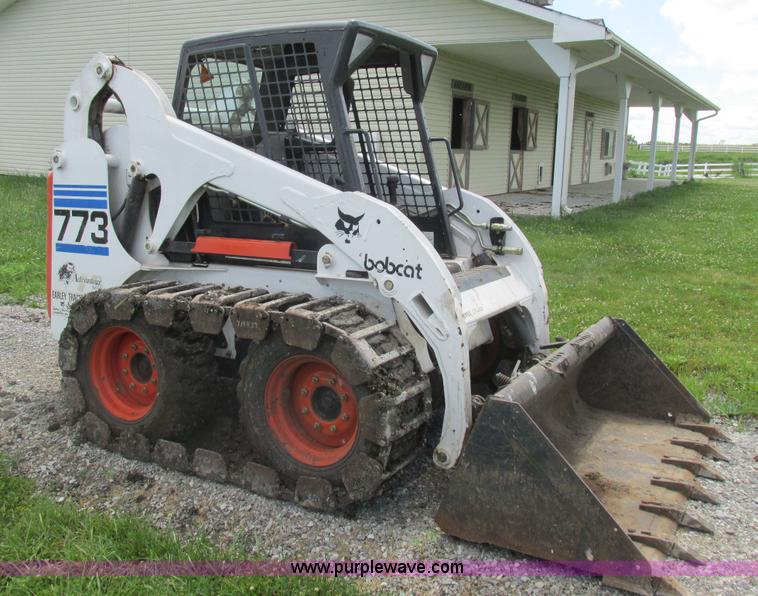 image for item L4012 2000 Bobcat 773 skid steer