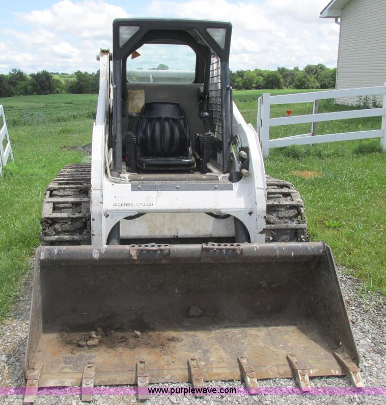 image for item L4012 2000 Bobcat 773 skid steer