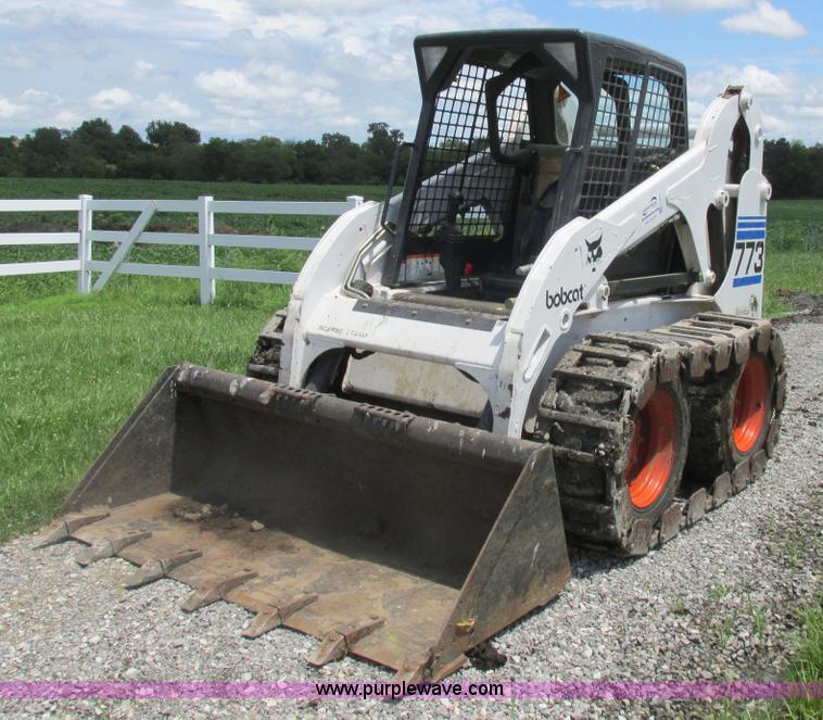 image for item L4012 2000 Bobcat 773 skid steer