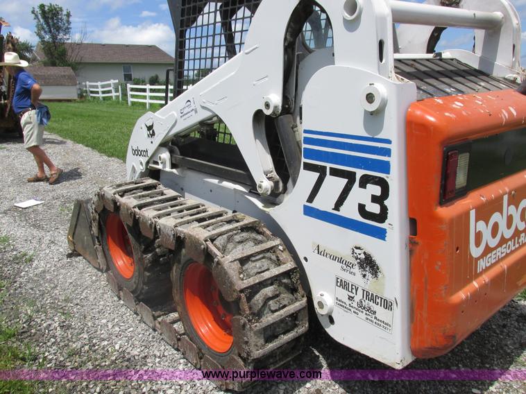 image for item L4012 2000 Bobcat 773 skid steer