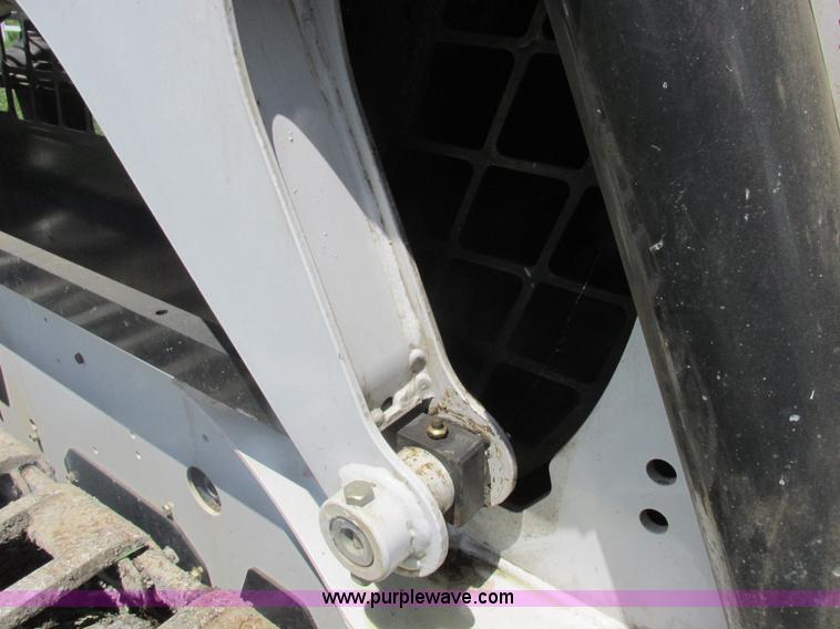 image for item L4012 2000 Bobcat 773 skid steer