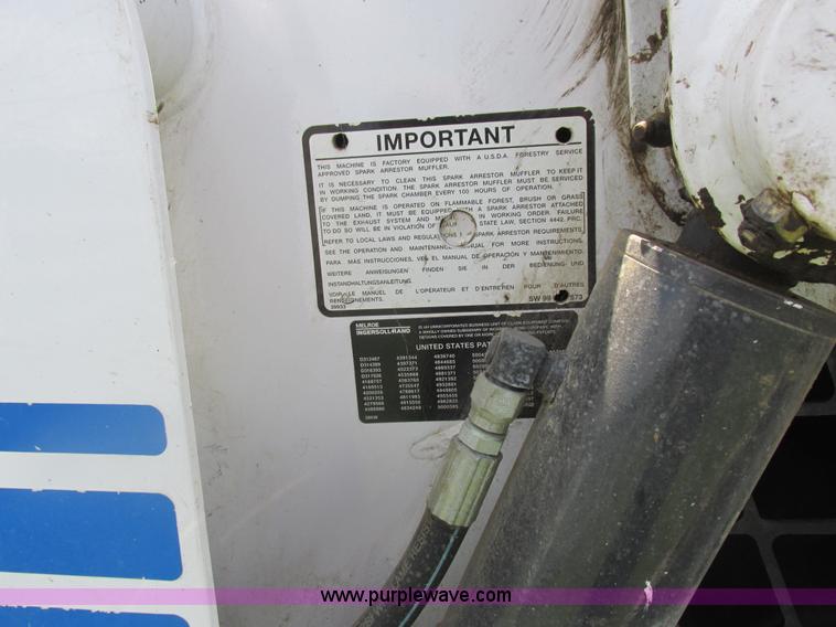 image for item L4012 2000 Bobcat 773 skid steer