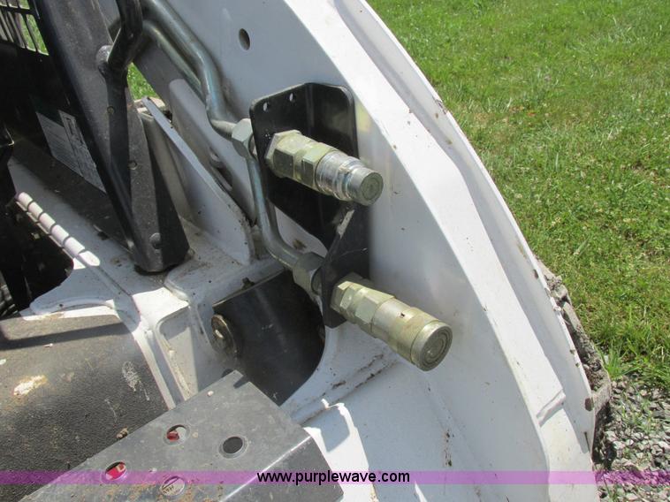 image for item L4012 2000 Bobcat 773 skid steer