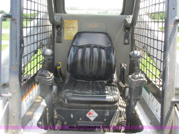 image for item L4012 2000 Bobcat 773 skid steer