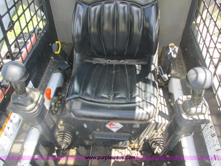 image for item L4012 2000 Bobcat 773 skid steer