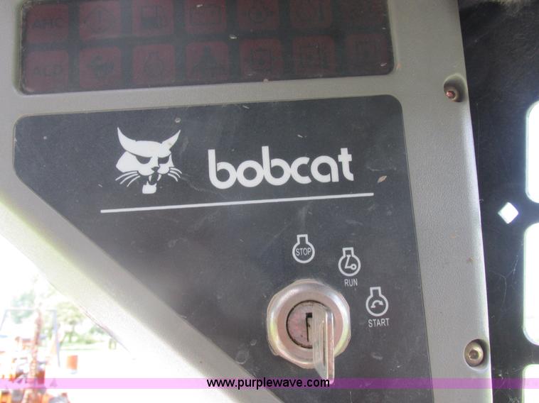 image for item L4012 2000 Bobcat 773 skid steer