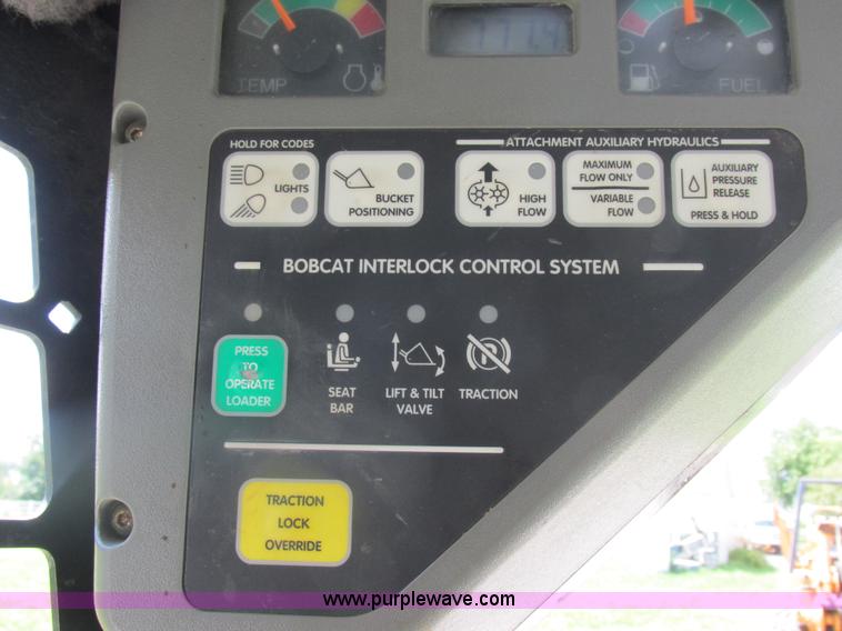 image for item L4012 2000 Bobcat 773 skid steer