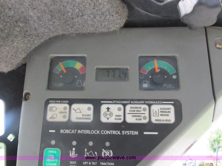 image for item L4012 2000 Bobcat 773 skid steer