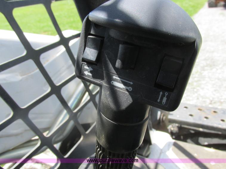 image for item L4012 2000 Bobcat 773 skid steer