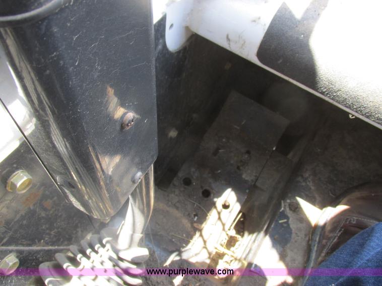 image for item L4012 2000 Bobcat 773 skid steer