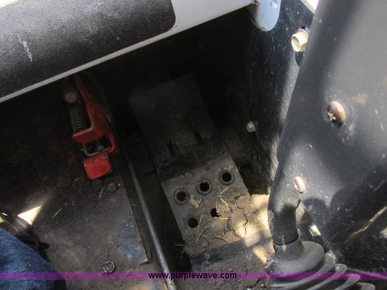 image for item L4012 2000 Bobcat 773 skid steer