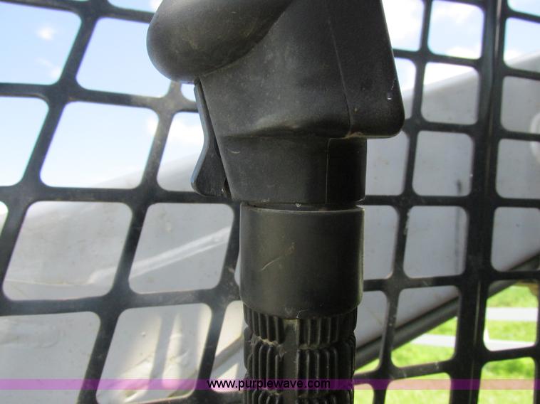 image for item L4012 2000 Bobcat 773 skid steer