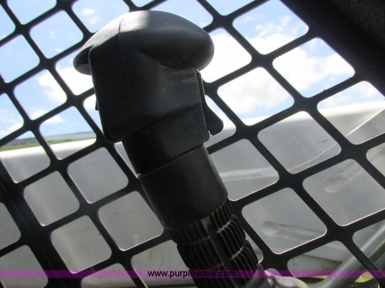 image for item L4012 2000 Bobcat 773 skid steer